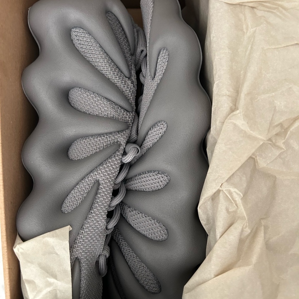 BRAND NEW ADIDAS YEEZY 450